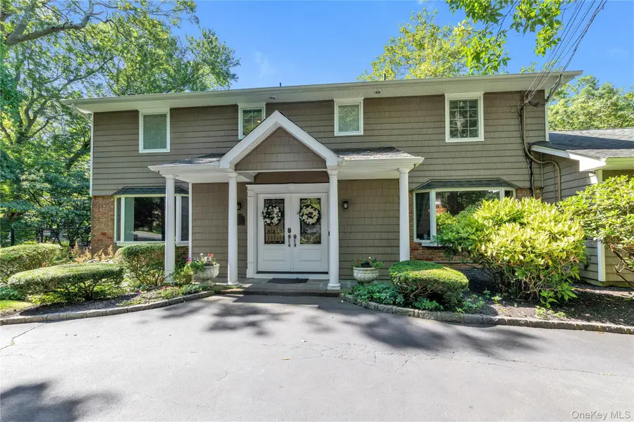 8 Lisa Drive, Dix Hills, NY 11746 - #3