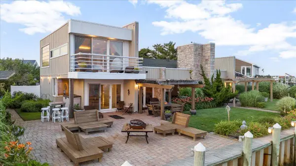 45 Shore Drive S, Copiague, NY 11726