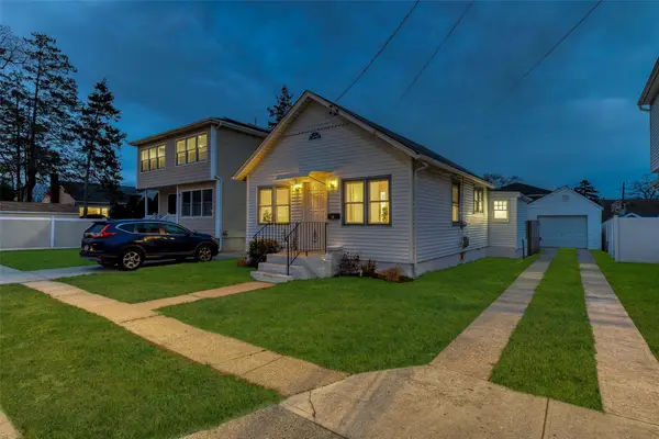 15 Jefferson Avenue, Bellmore, NY 11710