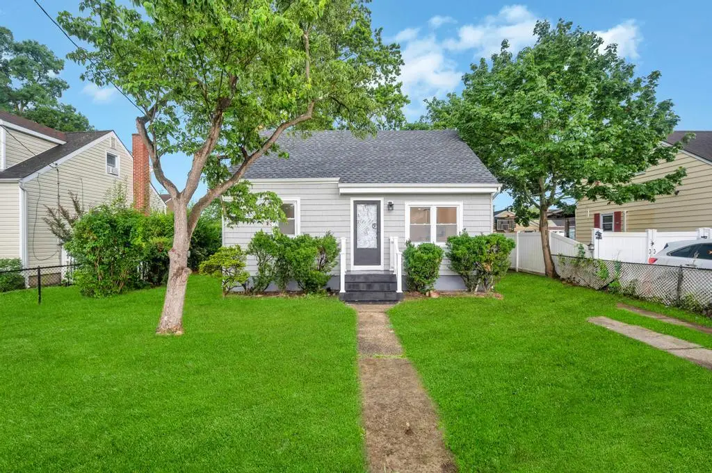 312 Abbington Court, Copiague, NY 11726 - Image #1