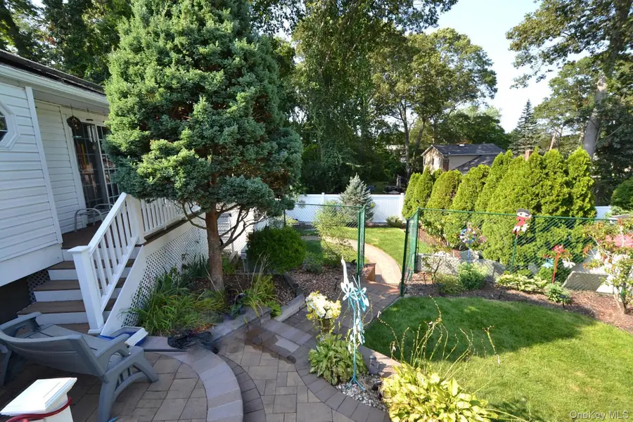 115 Arlington Road, Lake Ronkonkoma, NY 11779 - Image #3
