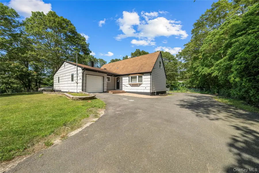 188 W End Avenue, Shirley, NY 11967 - Image #2