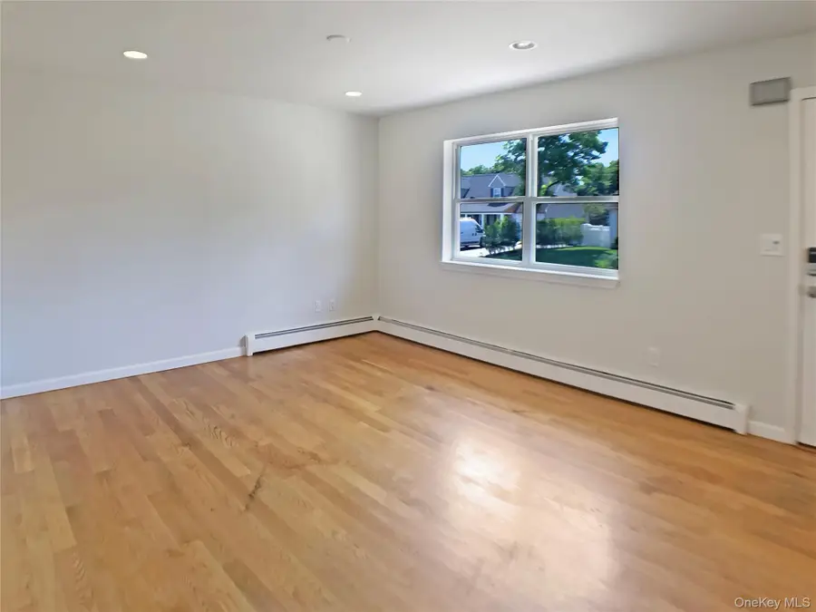 79 Meadow Court, Manorville, NY 11949 - Image #3