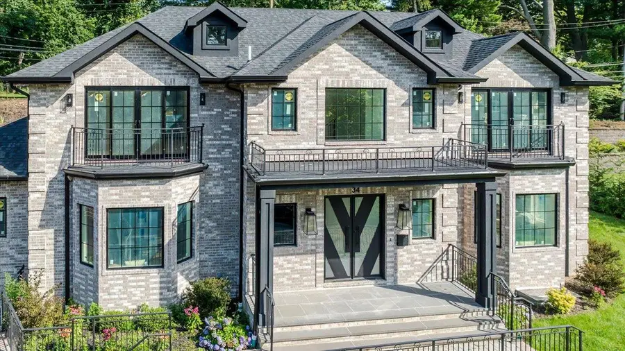 34 Woodland Place, Great Neck, NY 11021 - Image #3