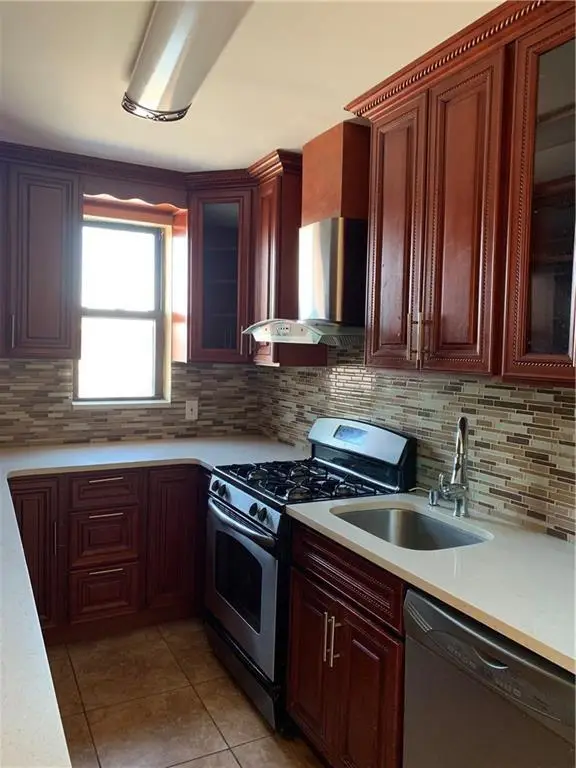 2564 Paulding Avenue, Bronx, NY 10469 - Image #2