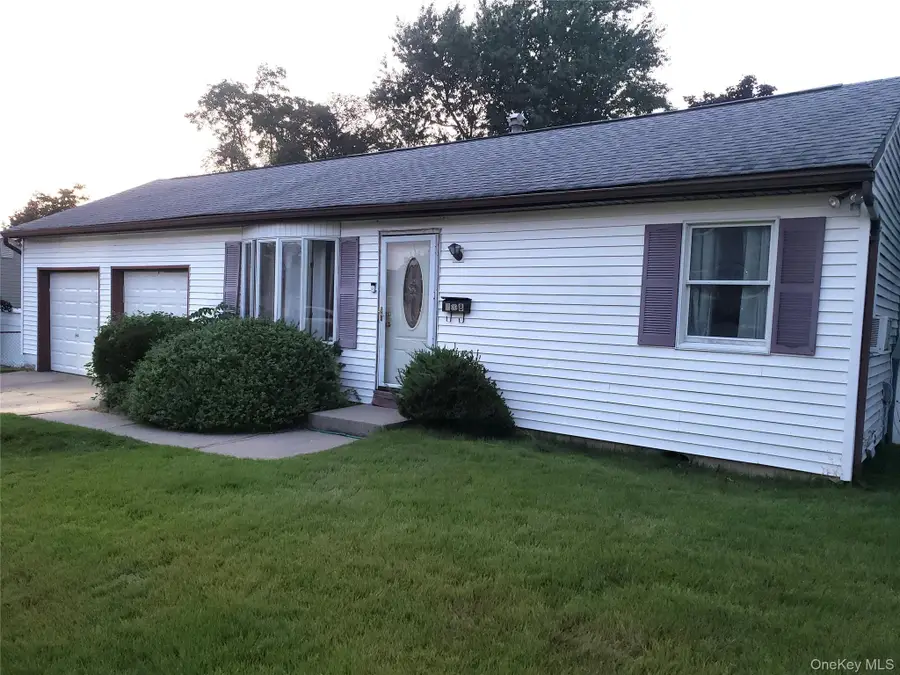 28 Pine Street, Central Islip, NY 11722 - Image #2