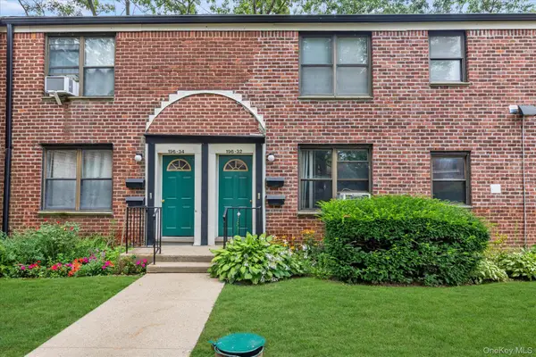 196-32 69th Ave #1st Fl, Fresh Meadows, NY 11365