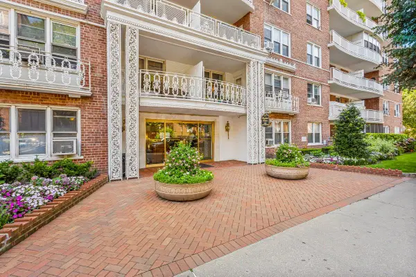 69-10 108th Street #6D, Forest Hills, NY 11375