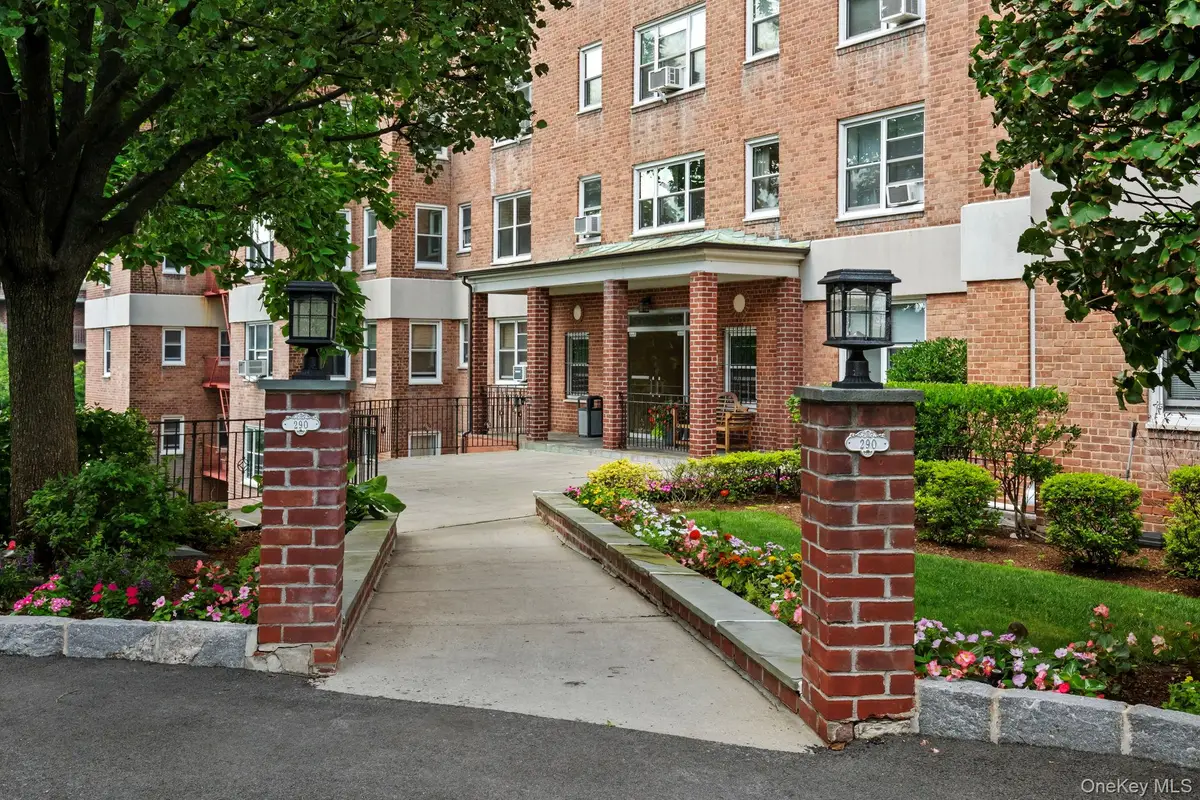 290 Collins Ave #3B, Mount Vernon, NY 10552 - Image #1