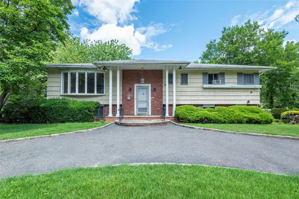 14 Jeffrey Lane, Great Neck, NY 11020