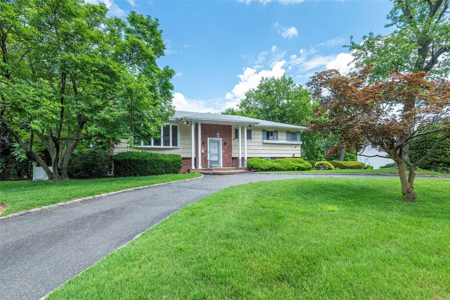 14 Jeffrey Lane, Great Neck, NY 11020 - Image #2