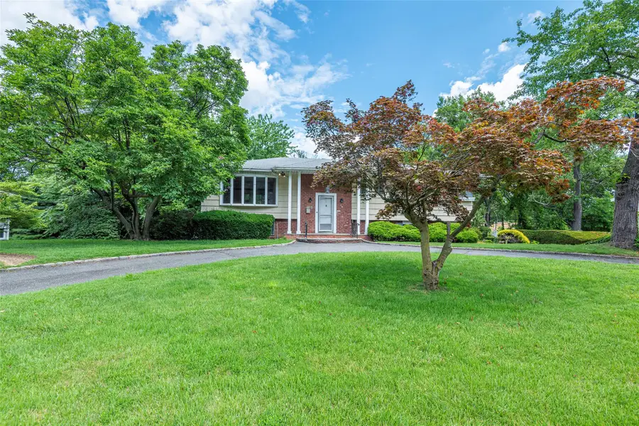 14 Jeffrey Lane, Great Neck, NY 11020 - Image #3