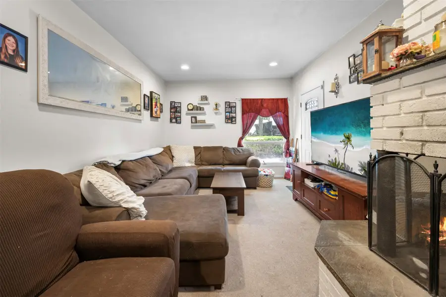 10 Hunter Avenue, Miller Place, NY 11764 - Image #3