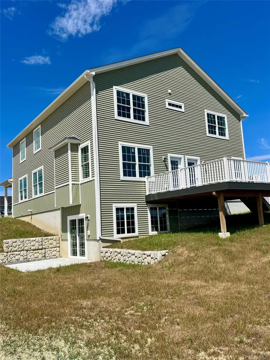 38 Dartmouth Drive, Poughkeepsie, NY 12603 - Image #2