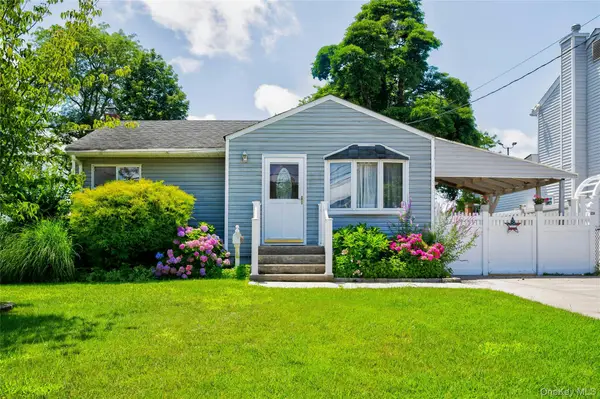 465 N Monroe Avenue, Lindenhurst, NY 11757