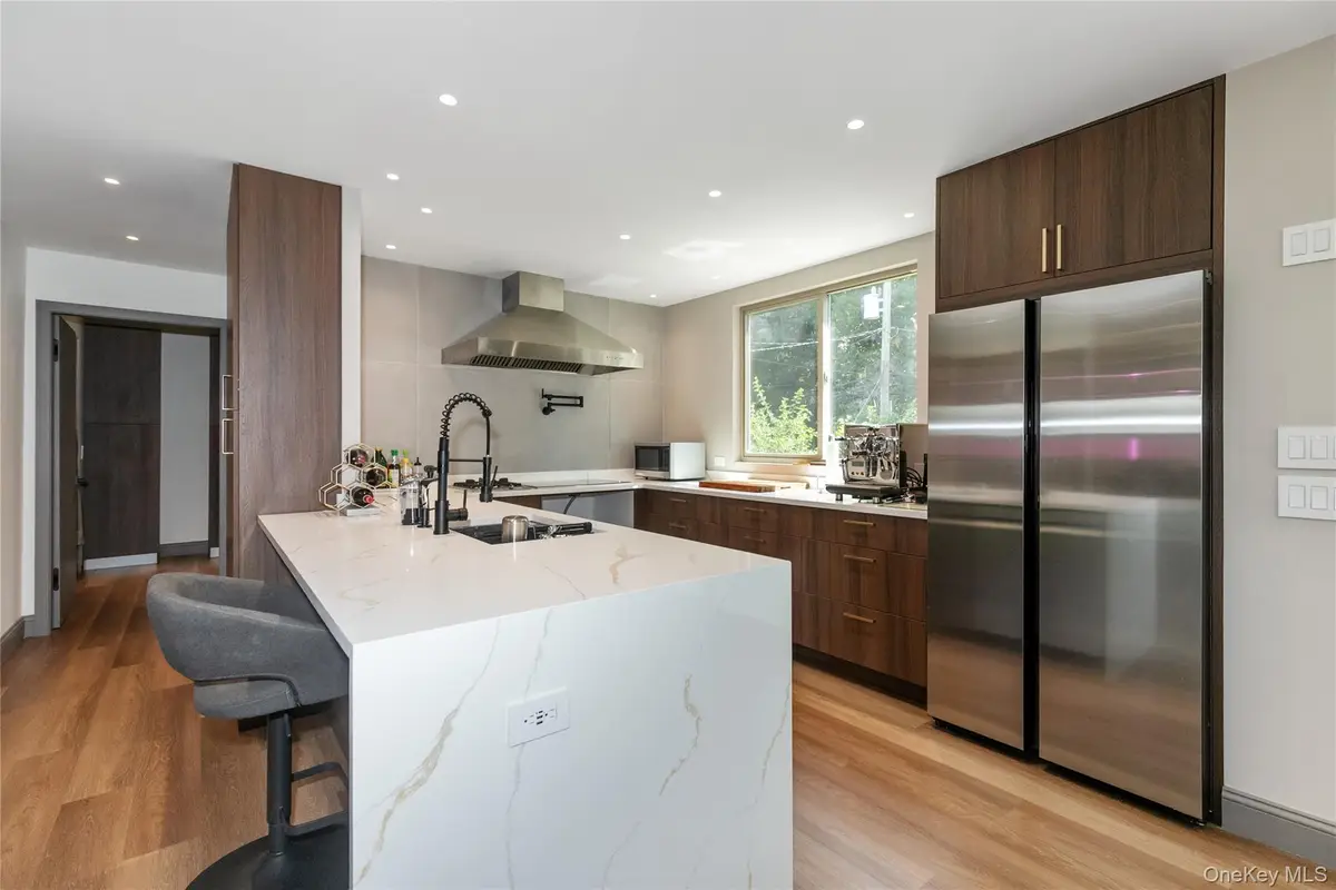 65 Oak Ridge Lane, Albertson, NY 11507 - Image #1