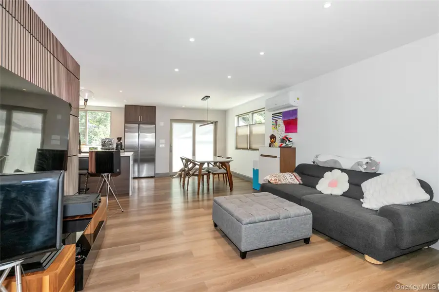 65 Oak Ridge Lane, Albertson, NY 11507 - Image #2