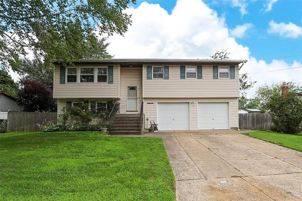 11 Pearl Street, Holbrook, NY 11741 - Image #1