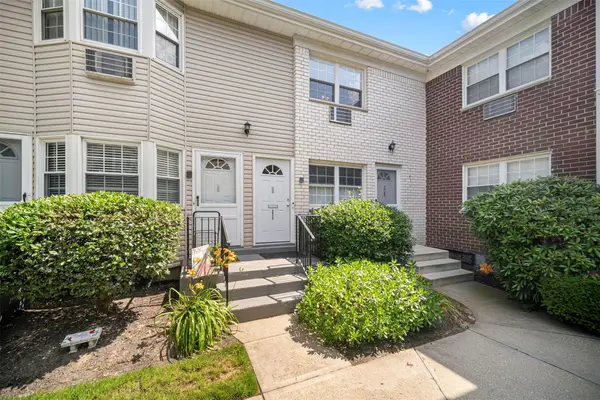 2413 Wilshire Lane #2413, Oakdale, NY 11769