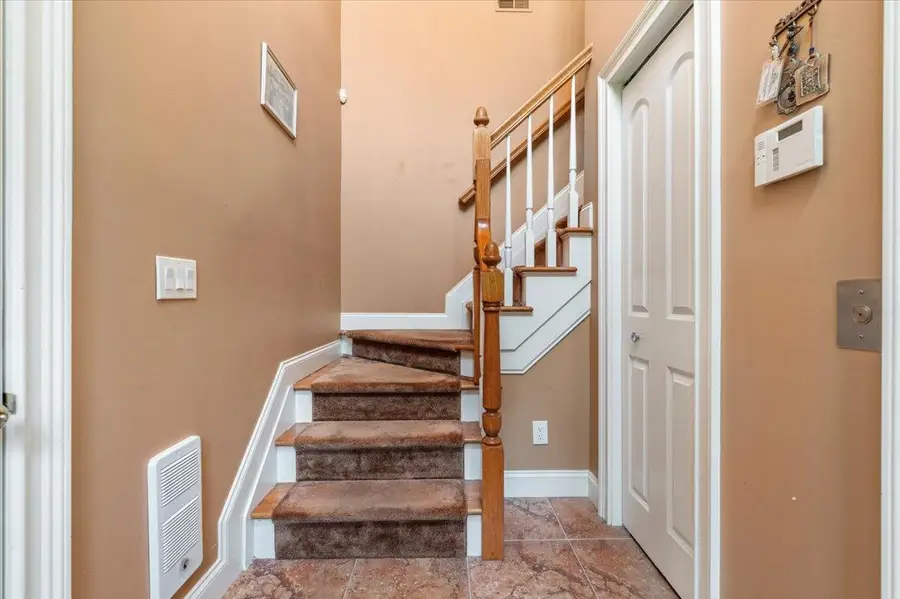 481 Pacing Way, Westbury, NY 11590 - Image #2