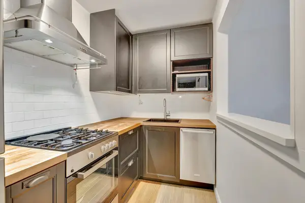 460 Old Town Road #25L Upper Unit, Port Jefferson Station, NY 11776