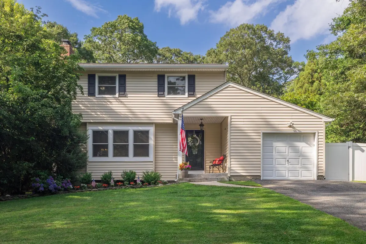 5 Monett Place, Greenlawn, NY 11740 - Image #1