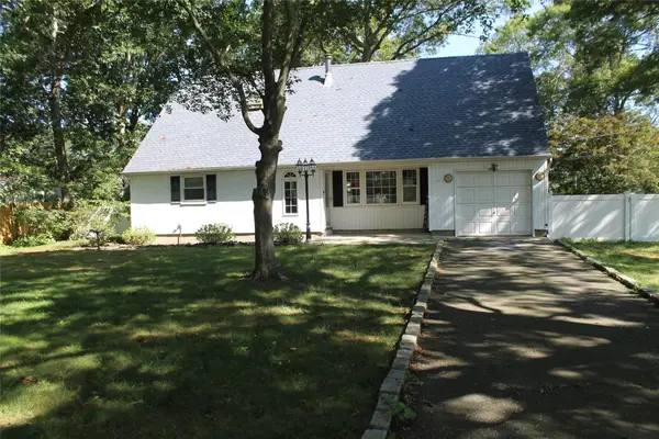 11 Roberts Road, Shirley, NY 11967