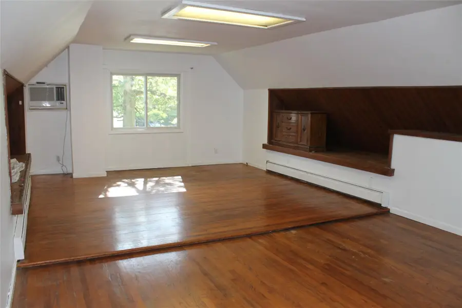 11 Roberts Road, Shirley, NY 11967 - Image #2