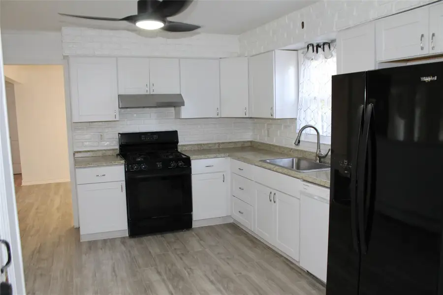 11 Roberts Road, Shirley, NY 11967 - Image #3