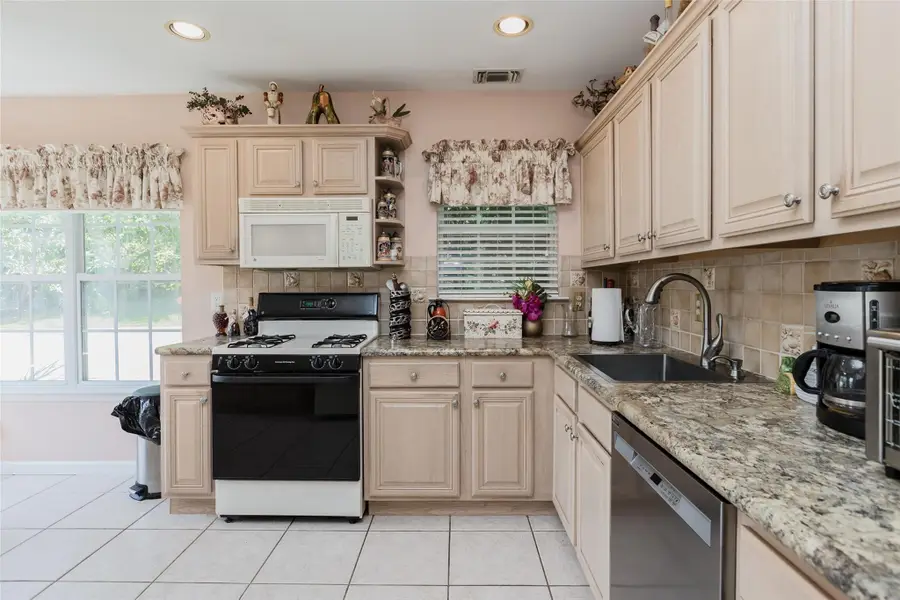 1 Kate Circle, Middle Island, NY 11953 - Image #3