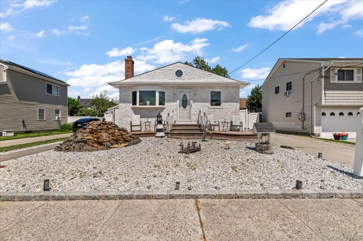 46 Knoll Street, Lindenhurst, NY 11757 - Image #1