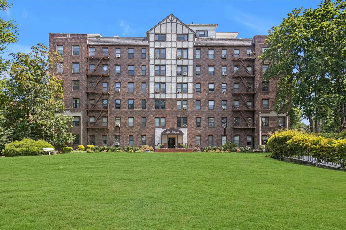 37 Brompton Road #5D, Great Neck, NY 11021 - Image #1