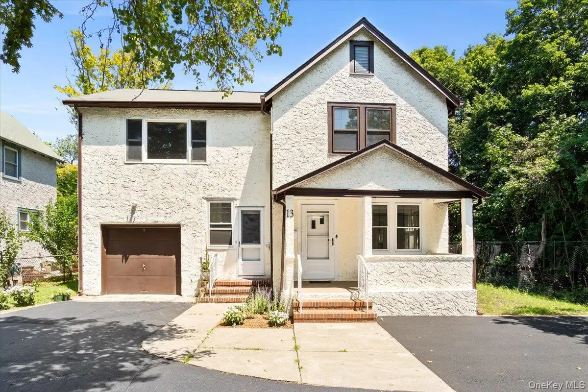 13 Potters Court, Great Neck, NY 11024 - Image #1