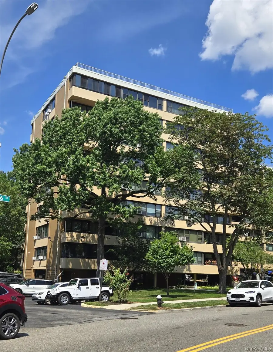 10-24 166th St #5D, Beechhurst, NY 11357 - Image #2