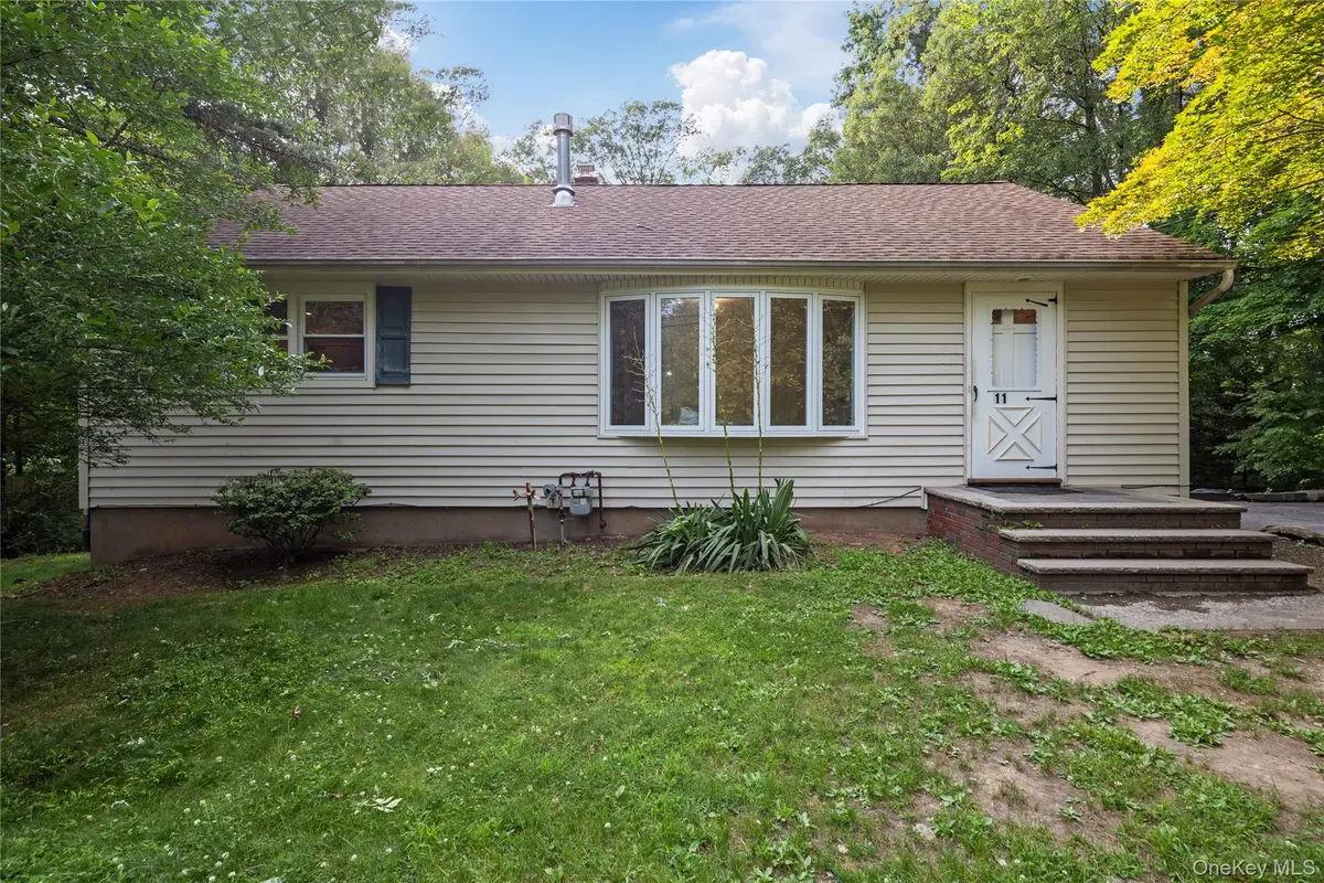 11 Brookview Boulevard, Chestnut Ridge, NY 10977 - Image #1