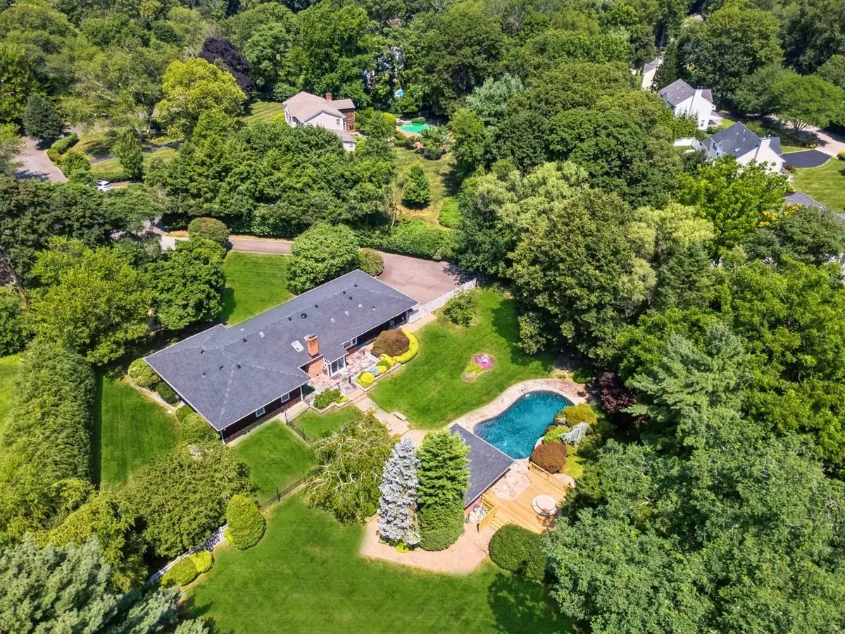 3 Squadron Court, Cold Spring Harbor, NY 11724 - Image #1
