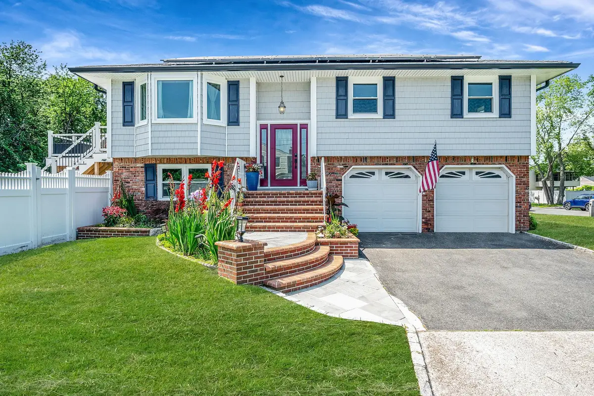 6 Holly Road, Oakdale, NY 11769 - Image #1