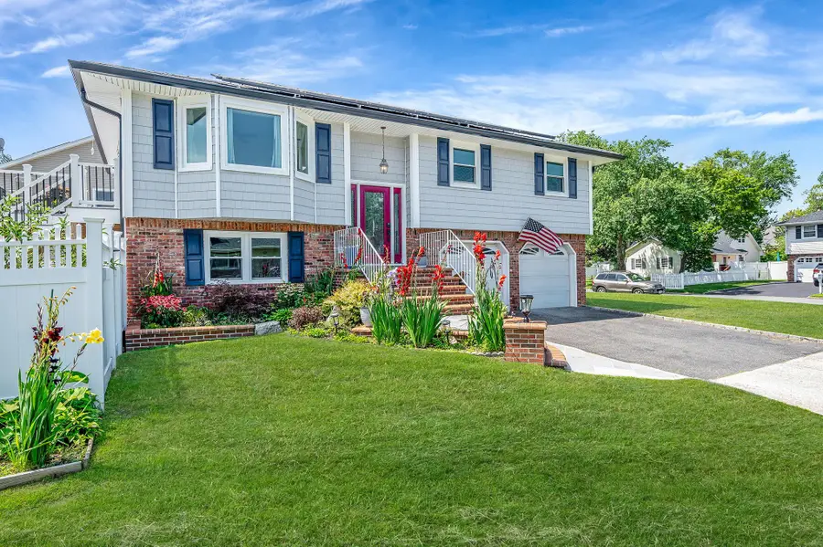 6 Holly Road, Oakdale, NY 11769 - Image #2