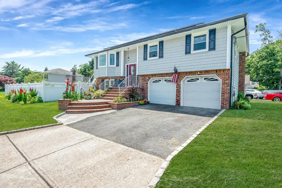 6 Holly Road, Oakdale, NY 11769 - Image #3