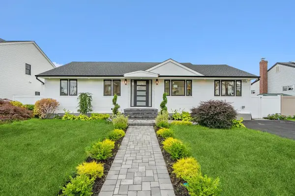 31 Kalda Lane, Plainview, NY 11803