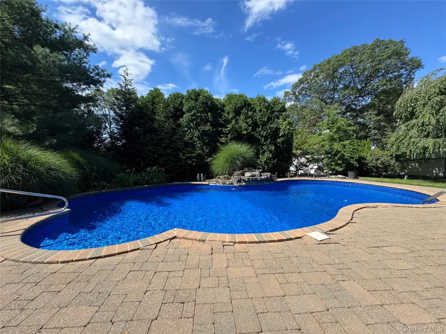 17 Harvard Drive, Woodbury, NY 11797 - Image #3