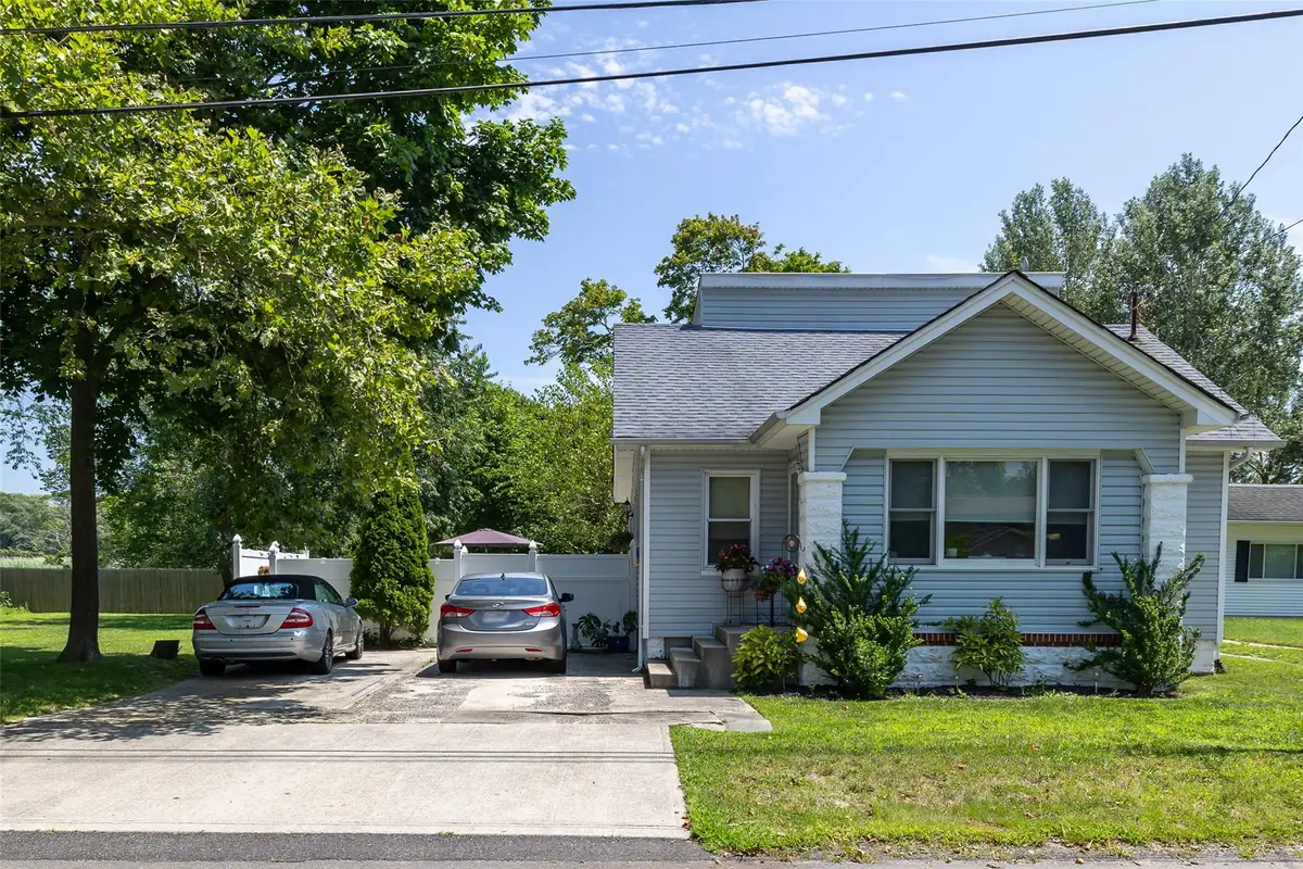 175 S Dunton Avenue, East Patchogue, NY 11772 - Image #1