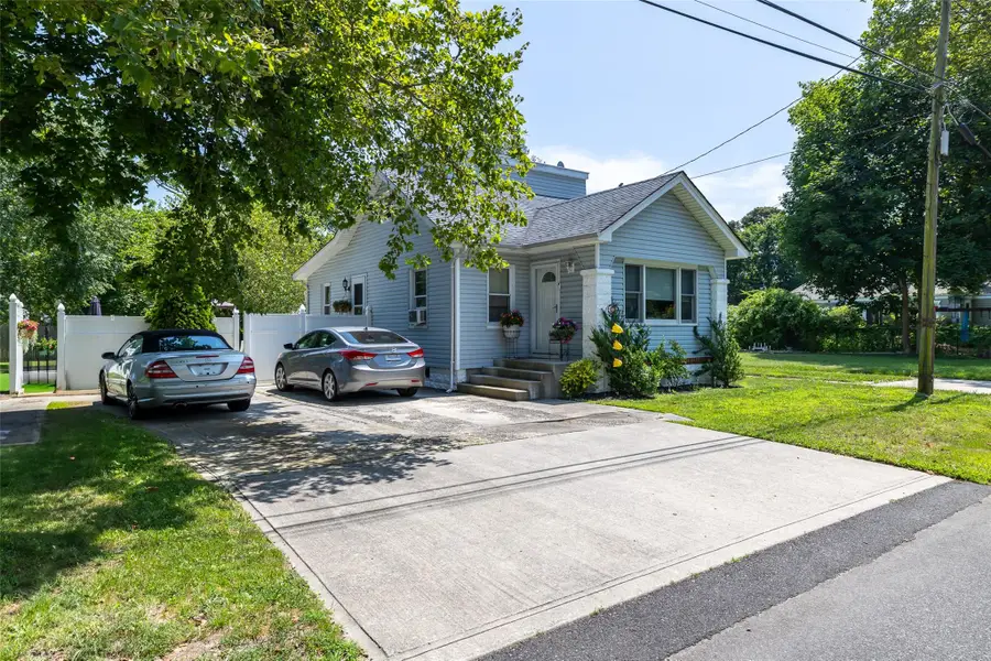 175 S Dunton Avenue, East Patchogue, NY 11772 - Image #2