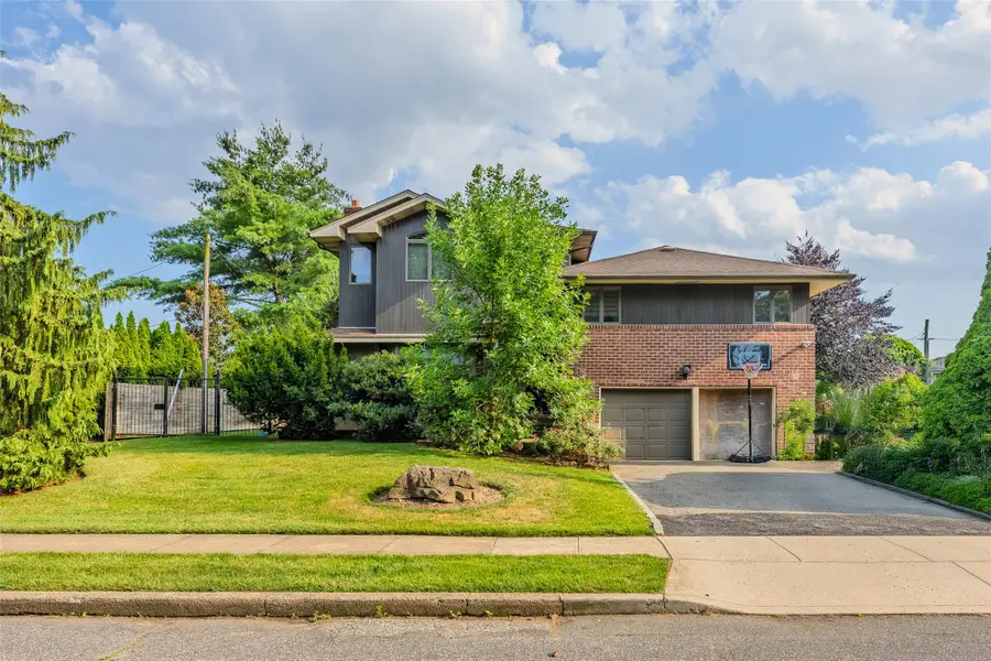 31 Morris Drive, Syosset, NY 11791 - Image #2