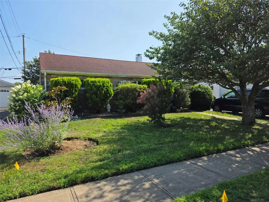 8 Reading Lane, Bethpage, NY 11714 - #2