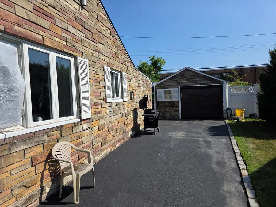 8 Reading Lane, Bethpage, NY 11714 - #3