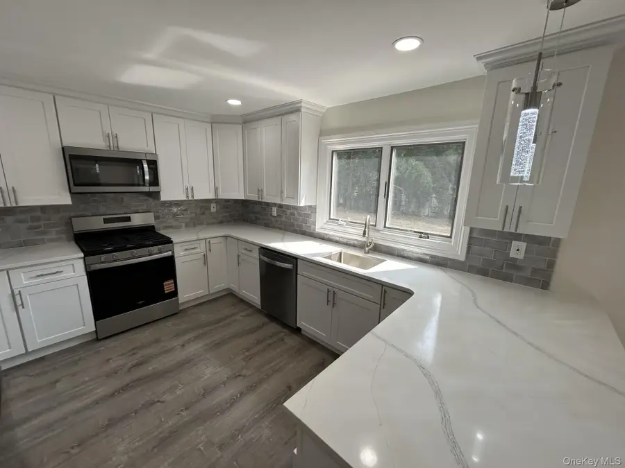 5 Poplar Court, Miller Place, NY 11764 - Image #2