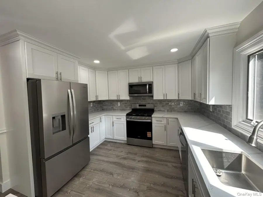 5 Poplar Court, Miller Place, NY 11764 - Image #3