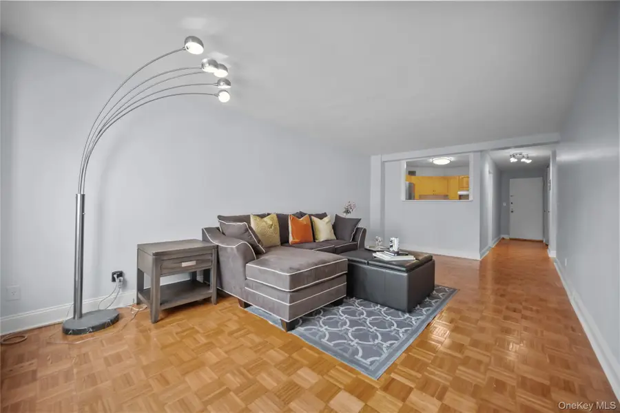 12 Old Mamaroneck Road #7P, White Plains, NY 10605 - Image #2