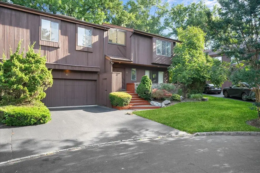 10 Morley Court, Albertson, NY 11507 - Image #2